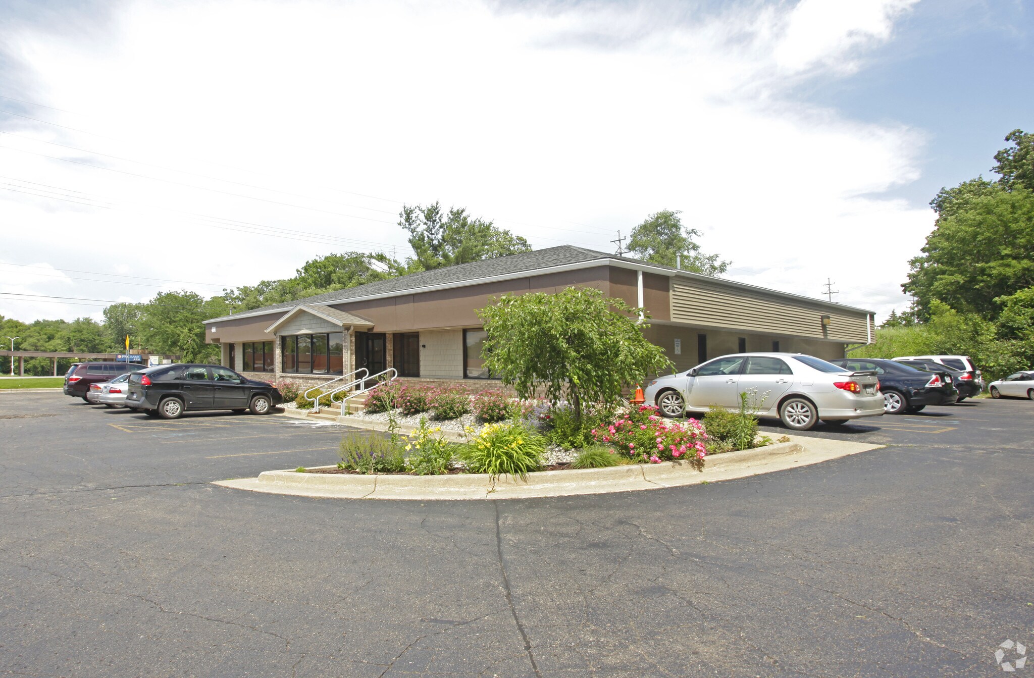 401 W Kilgore Rd, Kalamazoo, MI 49001 Retail for Sale