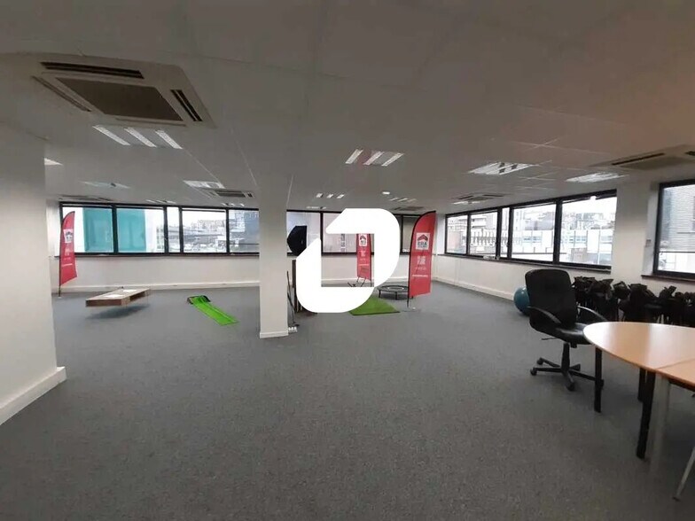 Office in Bagnolet for lease - Interior Photo - Image 2 of 6