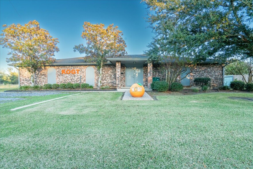 5304 Meeks Dr, Orange, TX for sale - Building Photo - Image 2 of 26