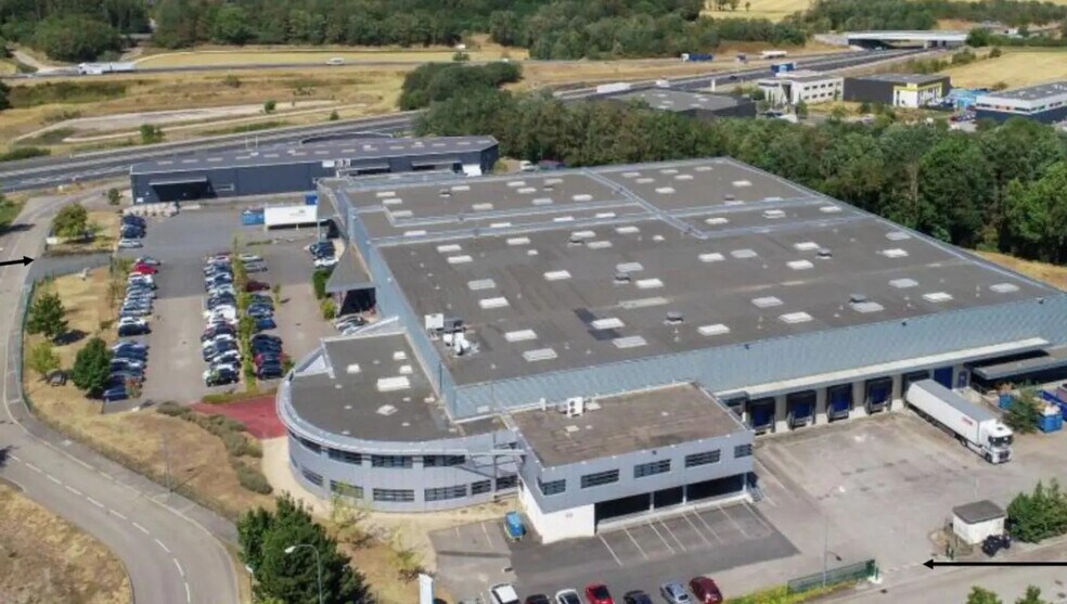 Industrial in Miribel for lease - Building Photo - Image 1 of 14