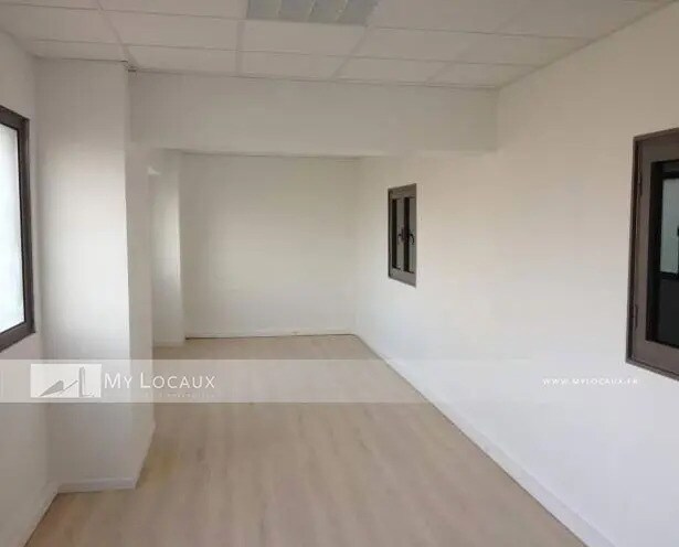 Flex in Villeneuve-la-Garenne for lease - Interior Photo - Image 3 of 6