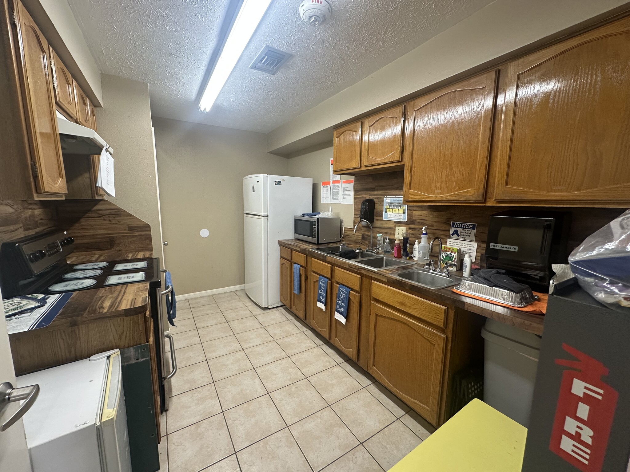 17102 Theiss Mail Route Rd, Spring, TX for lease Interior Photo- Image 1 of 6