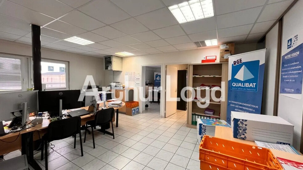 Office in Ifs for lease - Interior Photo - Image 2 of 4