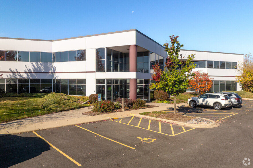 1391 Corporate Dr, Mchenry, IL for sale - Building Photo - Image 1 of 25