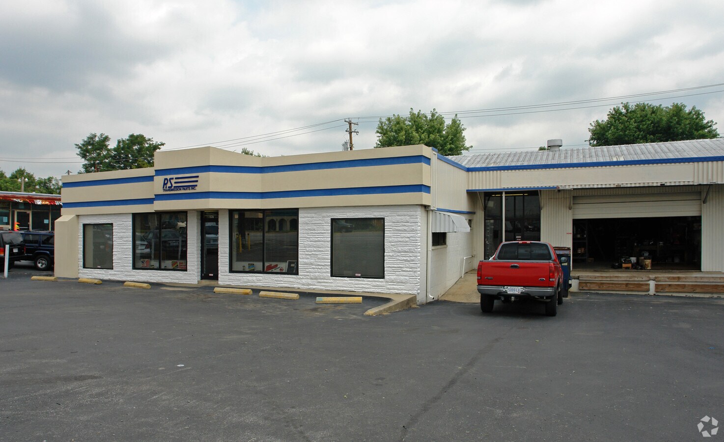 597 E New Circle Rd, Lexington, KY 40505