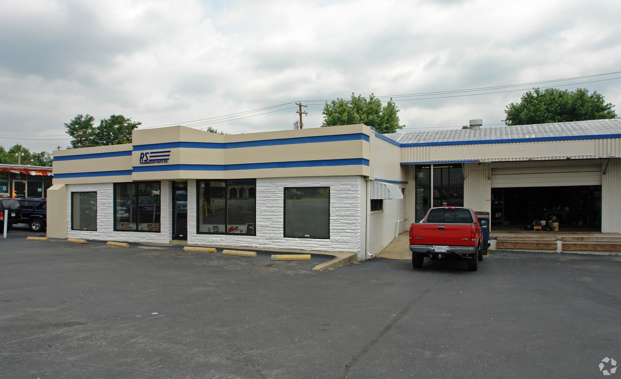 597 E New Circle Rd, Lexington, KY for sale Primary Photo- Image 1 of 1