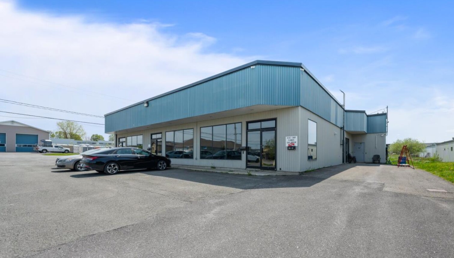 34-36 Rue Saint-Jude S, Granby, QC for lease Primary Photo- Image 1 of 10