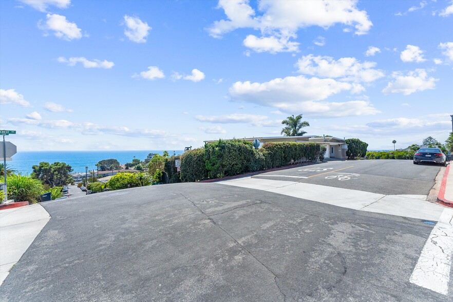 1425 Hillcrest Dr, Laguna Beach, CA for sale - Building Photo - Image 1 of 1