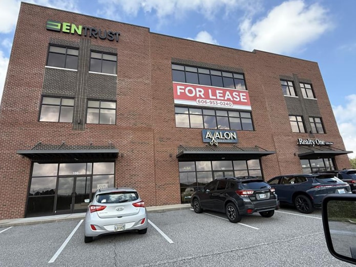 8308 Lake Bonita Rd, Catlettsburg, KY for sale - Building Photo - Image 2 of 3