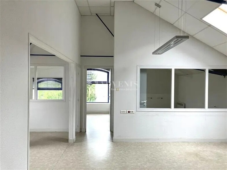 Office in Bourges for sale - Interior Photo - Image 1 of 2