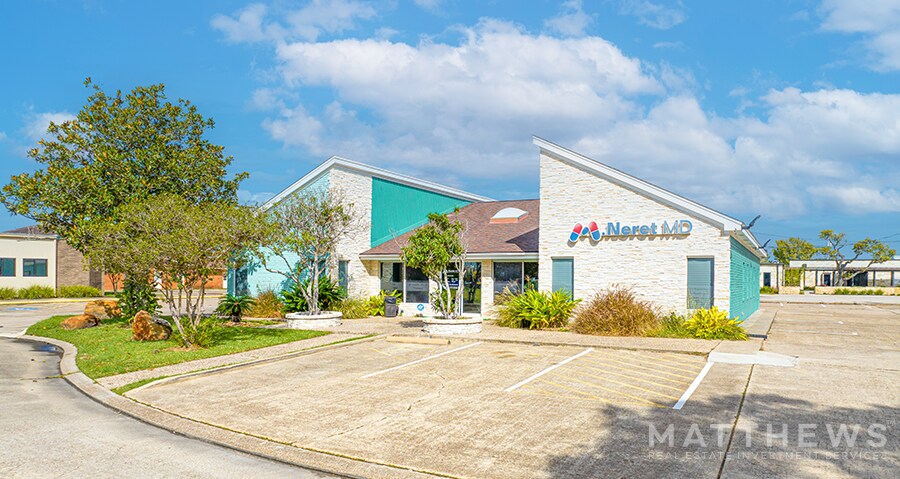 54 Flag Lake Plz, Lake Jackson, TX for sale Primary Photo- Image 1 of 1