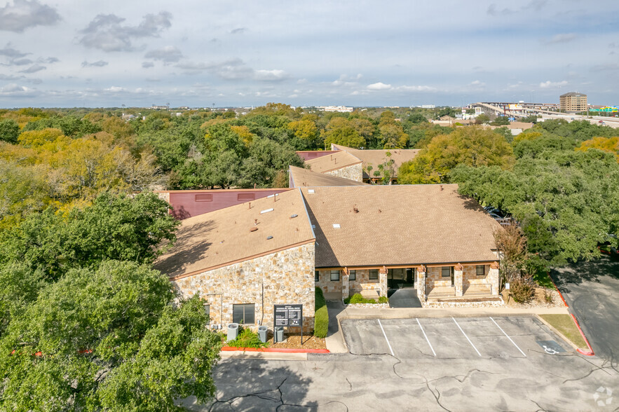 12501 Hymeadow Dr, Austin, TX for lease - Building Photo - Image 3 of 14