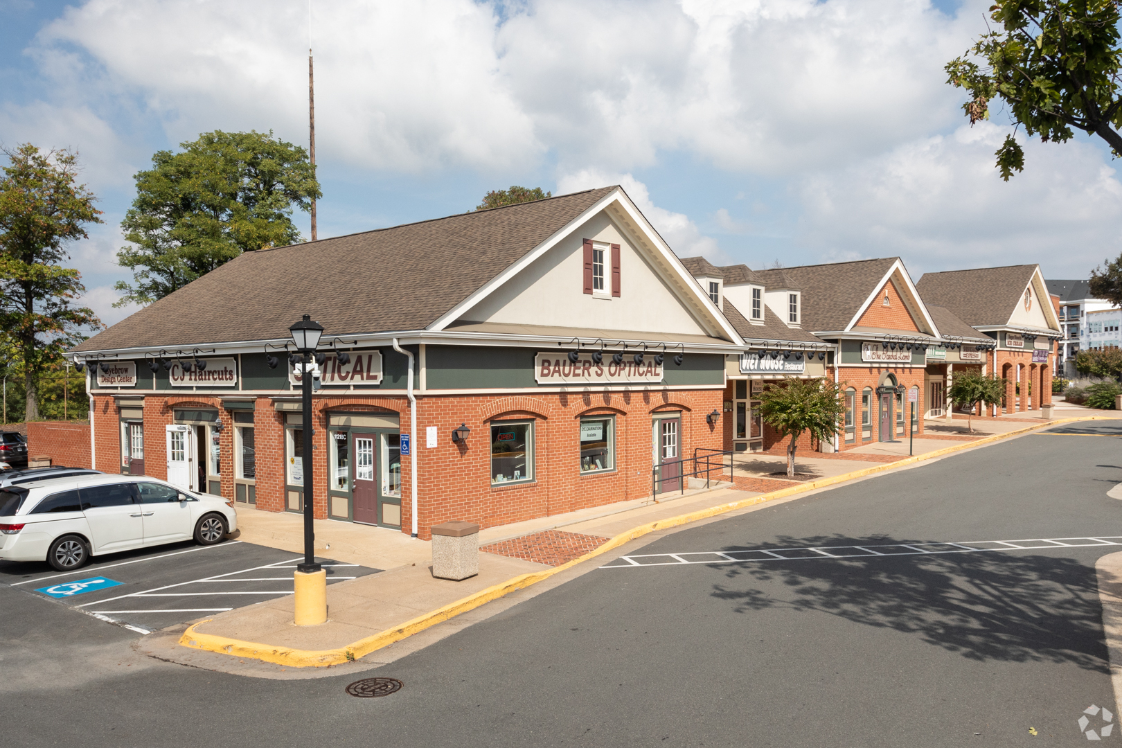 11198-11206 Lee Hwy, Fairfax, VA for lease Building Photo- Image 1 of 15