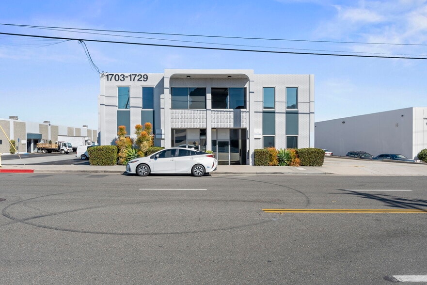 1703-1729 E 28th St, Signal Hill, CA for lease - Building Photo - Image 2 of 5