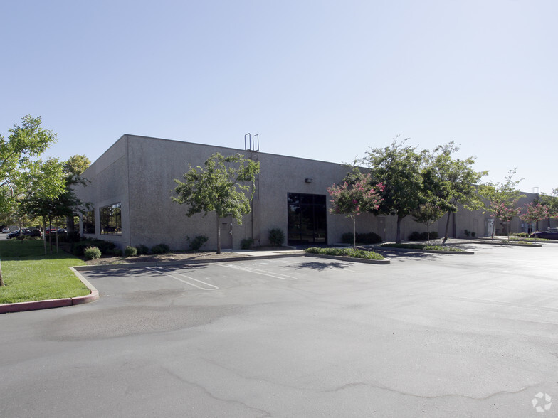 1346 Blue Oaks Blvd, Roseville, CA for lease - Primary Photo - Image 1 of 9