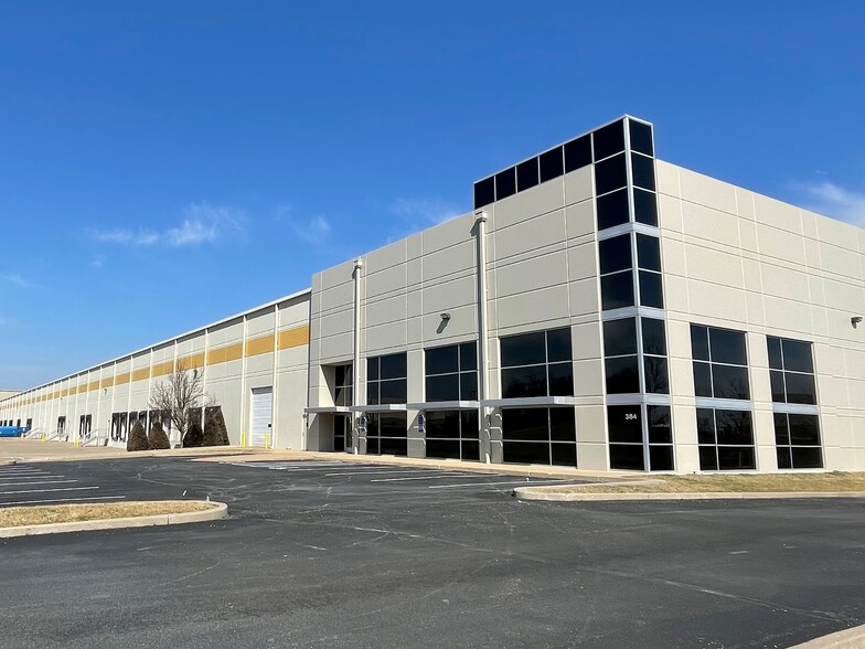 372 Hazelwood Logistics Ctr Dr, Hazelwood, MO for sale - Primary Photo - Image 1 of 1