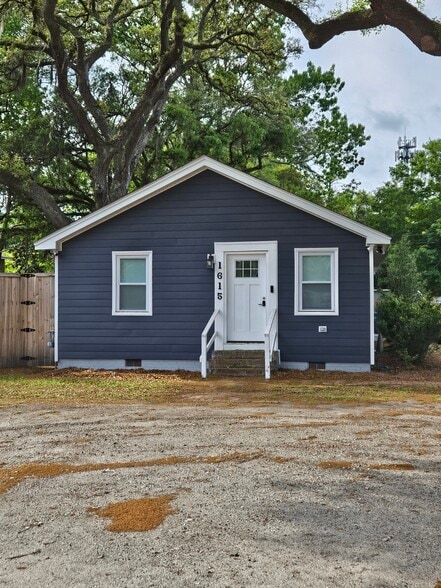 1615 Remount Rd, Charleston, SC for lease - Building Photo - Image 1 of 17