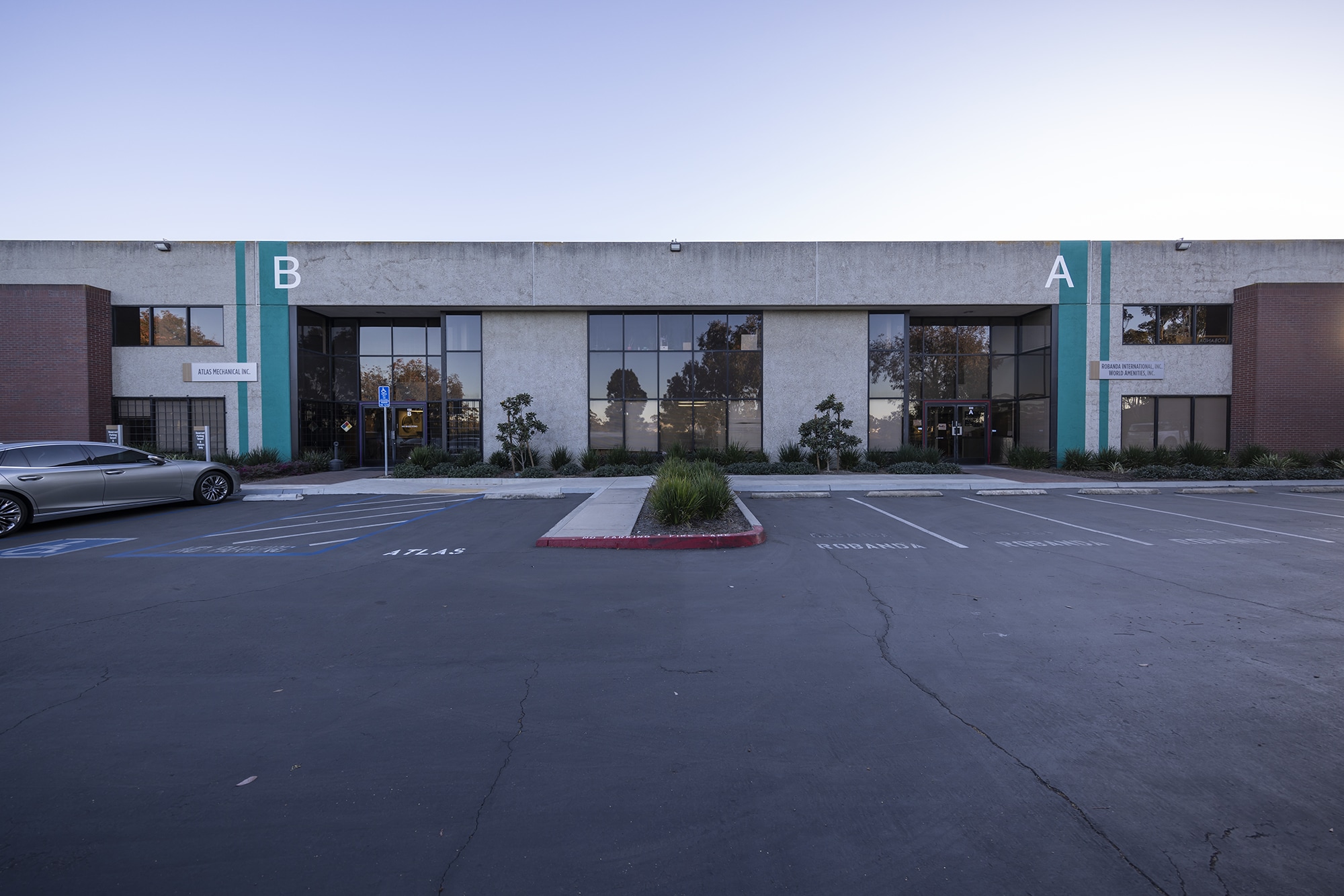 8260 Camino Santa Fe, San Diego, CA for lease Building Photo- Image 1 of 8