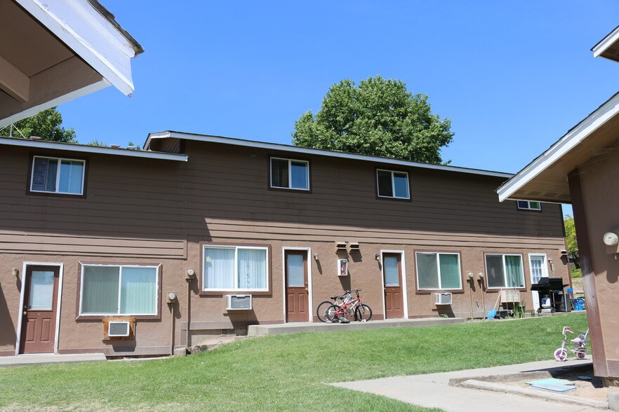 704 3rd Ave, Zillah, WA 98953