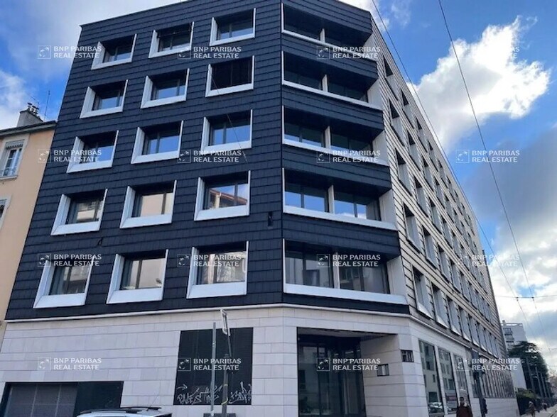 Office in Lyon for lease - Building Photo - Image 3 of 44