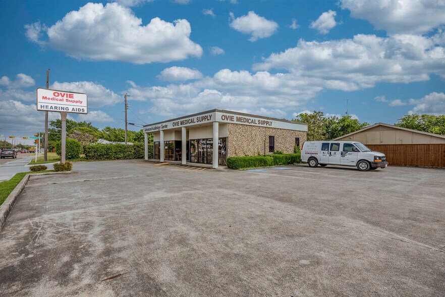 2318 W Walnut St, Garland, TX 75042 Office for Sale