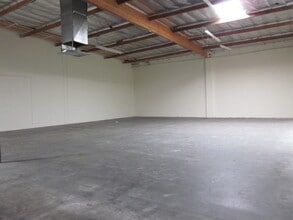21011 Itasca St, Chatsworth, CA for lease Interior Photo- Image 2 of 5