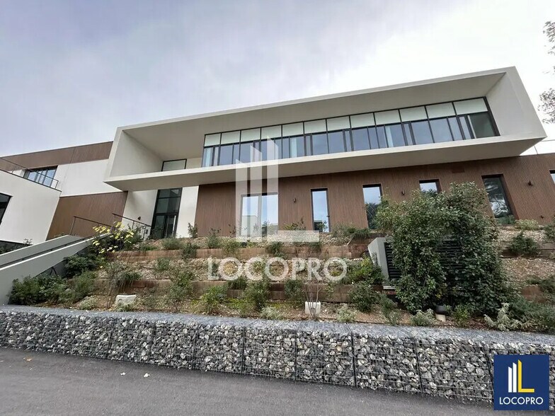 Office in Valbonne for lease - Building Photo - Image 3 of 13