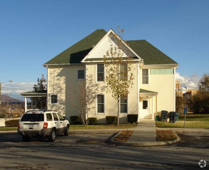 124 Wells Ave NW, Roanoke, VA for sale - Building Photo - Image 2 of 29