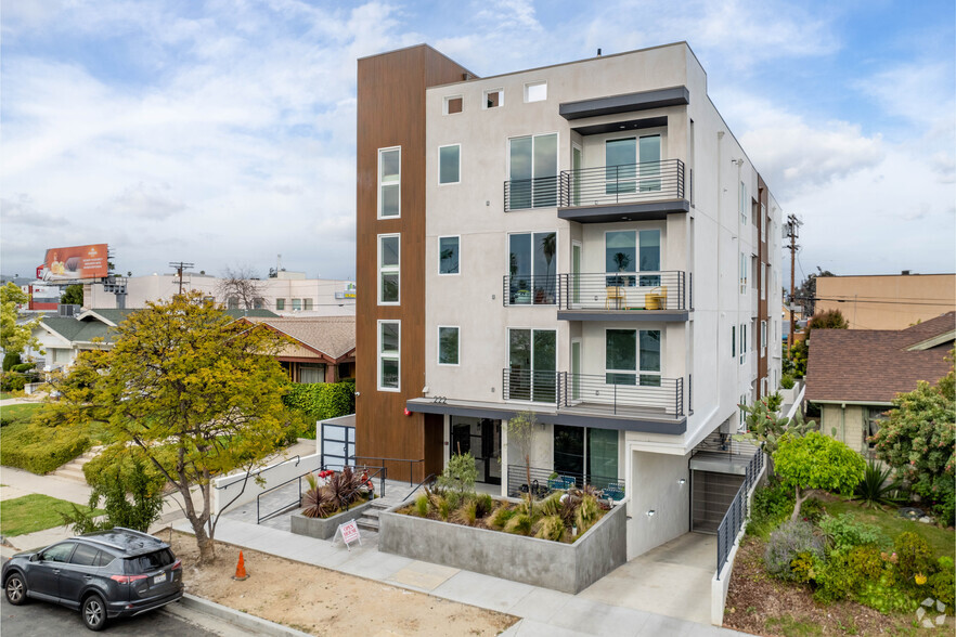 222 N Manhattan Pl, Los Angeles, CA for sale - Primary Photo - Image 1 of 7