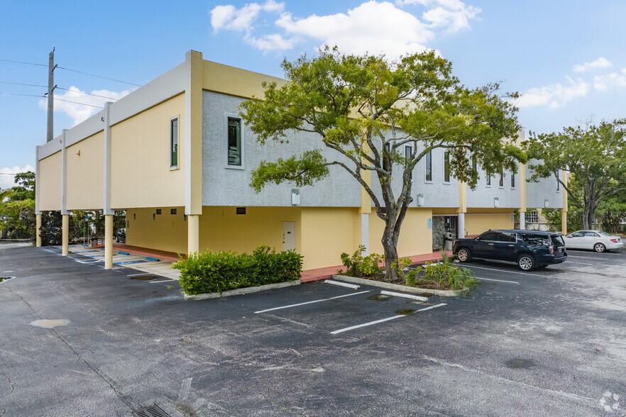 572 E Mcnab Rd, Pompano Beach, FL for lease - Building Photo - Image 2 of 11