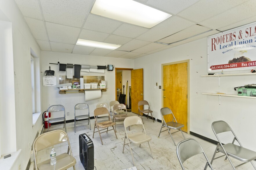 55 Main St, Chicopee, MA for lease - Building Photo - Image 3 of 27