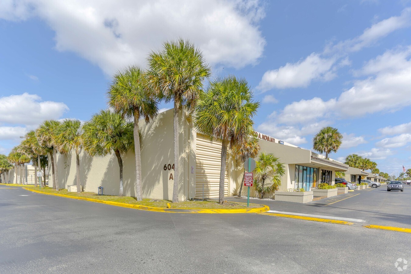 6043 NW 167th St, Miami Lakes, FL 33015