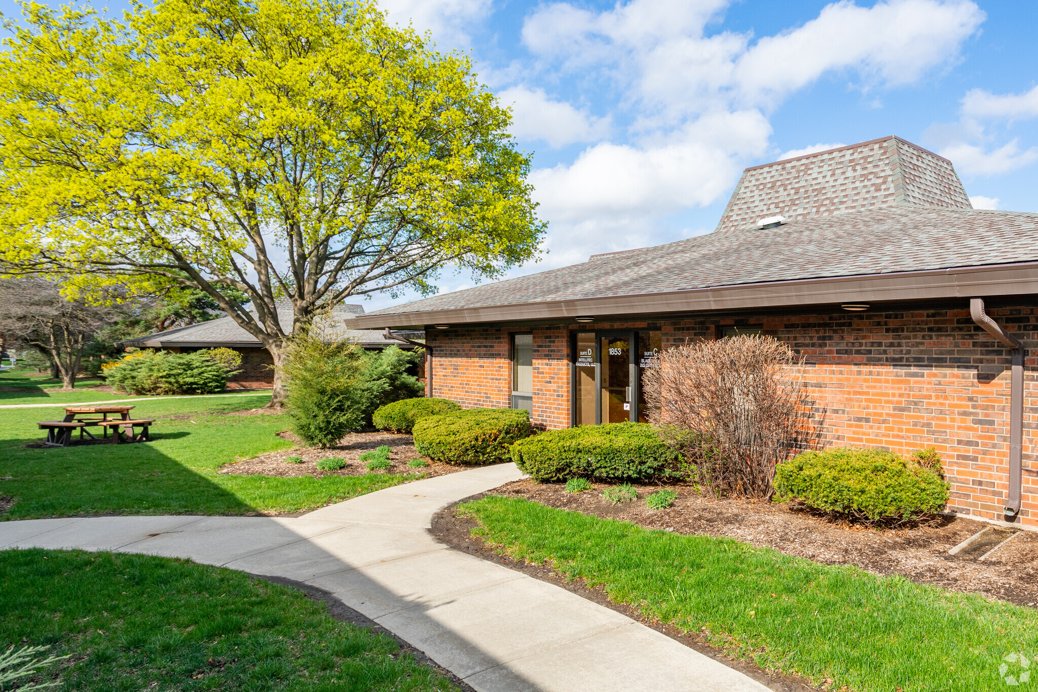 1803 Hicks Rd, Rolling Meadows, IL for lease Building Photo- Image 1 of 10