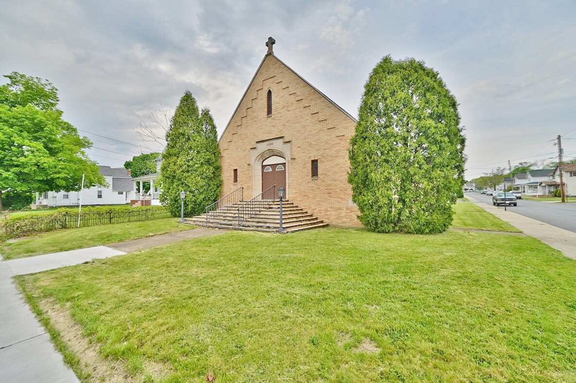 1100 Main St, Peckville, PA 18452