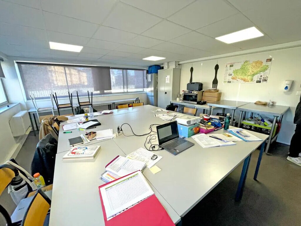 Location Bureaux 215 m² - Photo 1