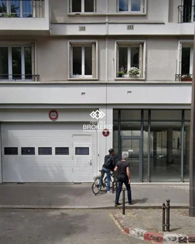 Retail in Paris for lease Building Photo- Image 1 of 2