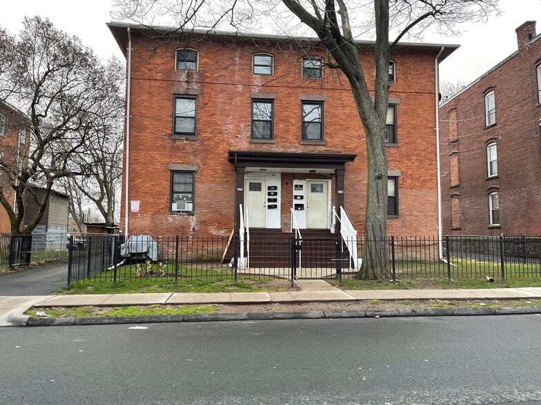 166168 Affleck St, Hartford, CT 06106