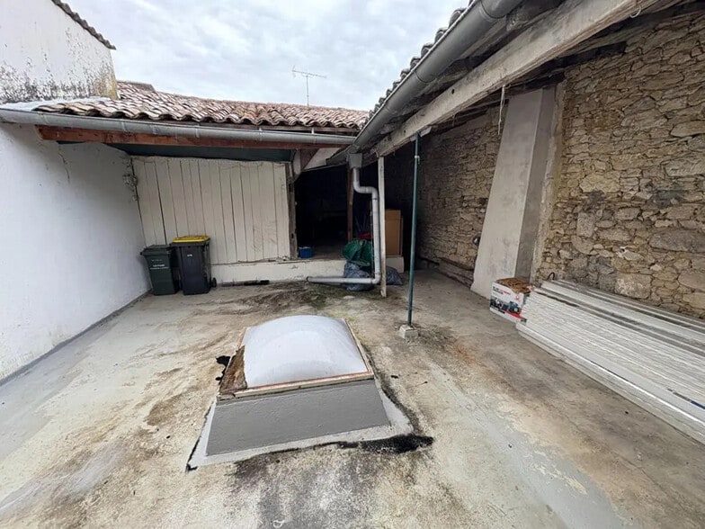 Flex in  for sale - Building Photo - Image 3 of 4