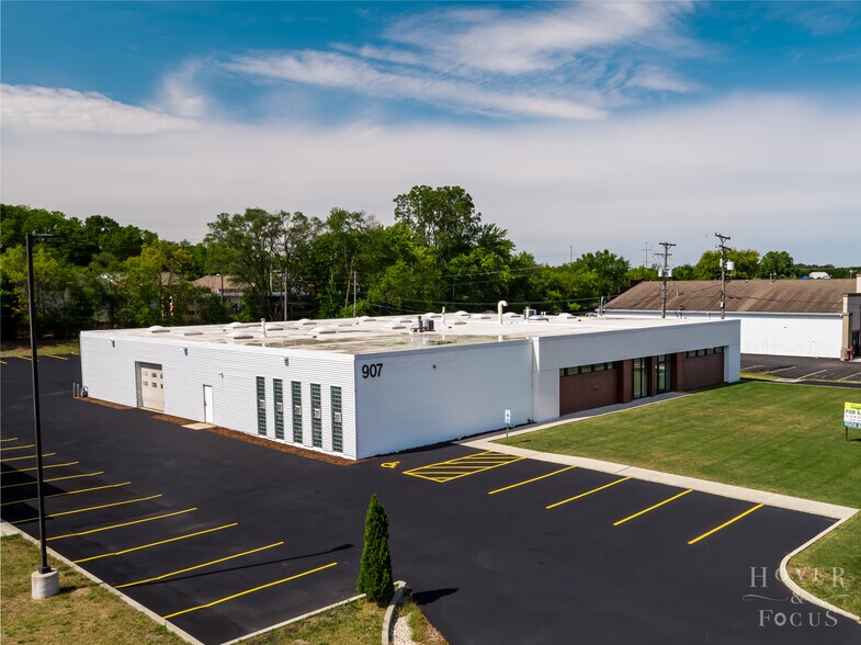 907 Front St, Mchenry, IL for sale - Building Photo - Image 1 of 1