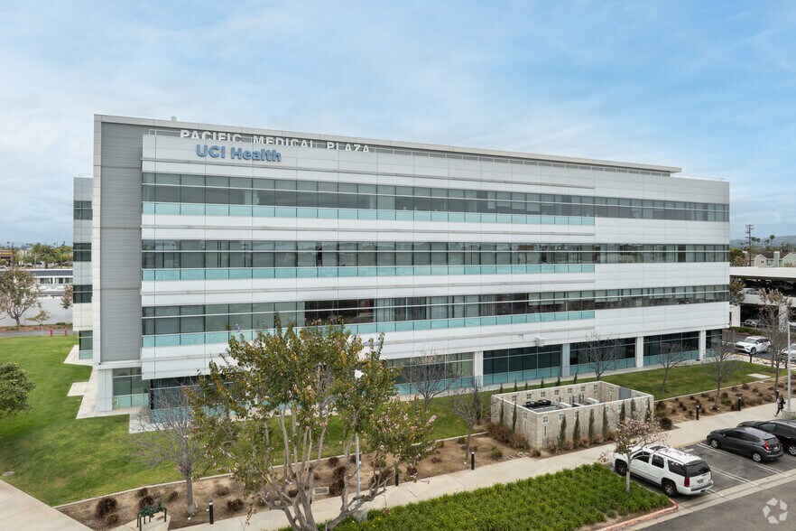 1640 Newport Blvd, Costa Mesa, CA for sale - Primary Photo - Image 1 of 1