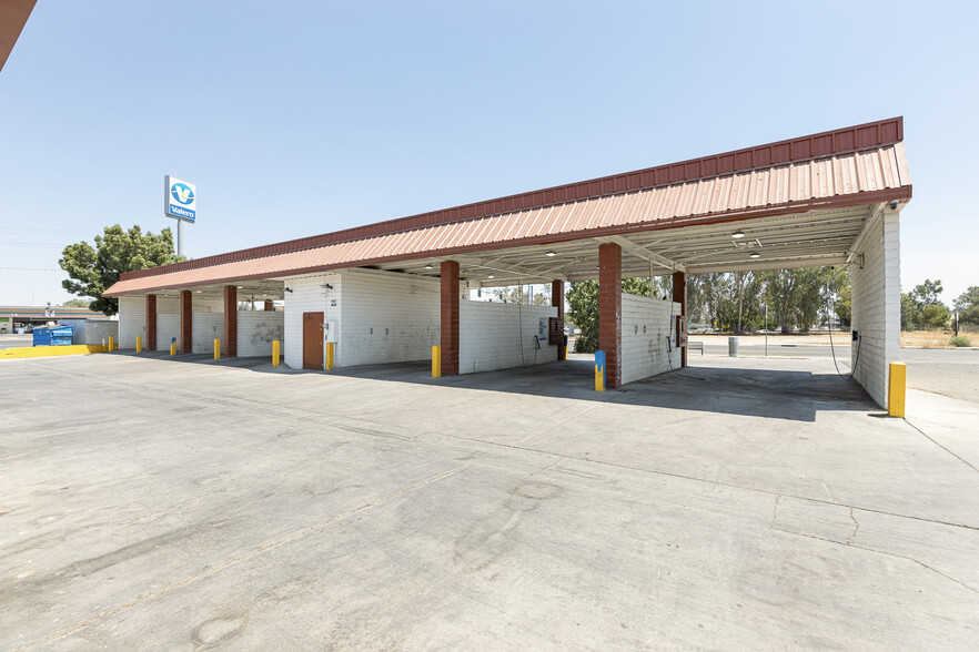 3999 N Parkway Dr, Fresno, CA for sale - Building Photo - Image 3 of 11