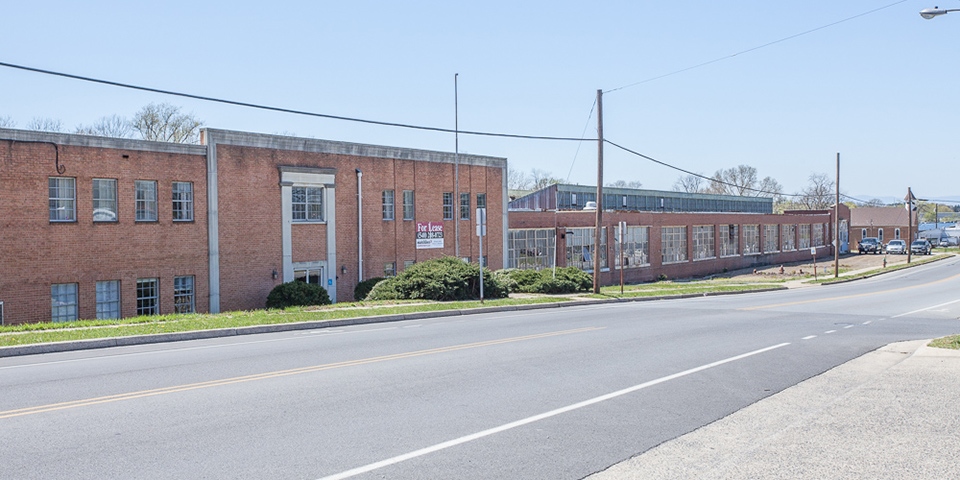 1010 E Main St, Waynesboro, VA for sale - Building Photo - Image 1 of 1