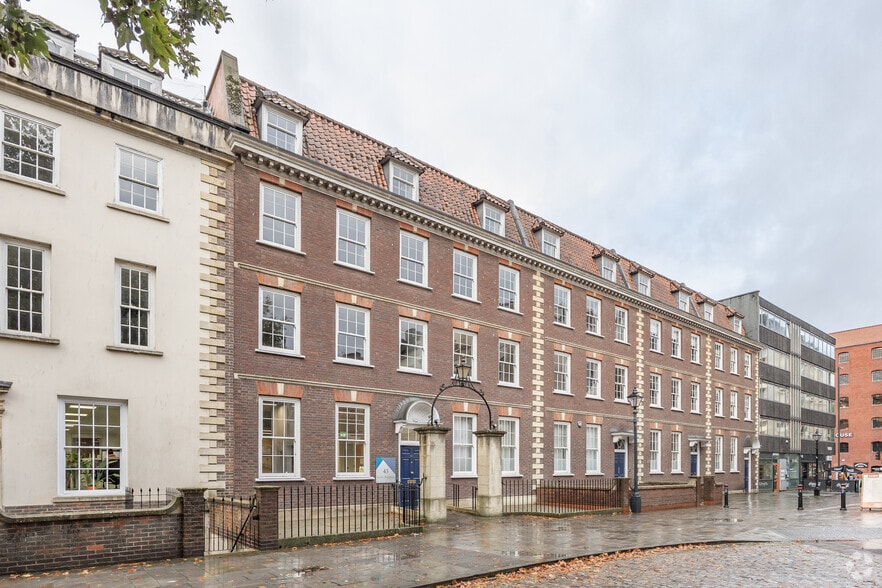 43 Queen Sq, Bristol for lease - Primary Photo - Image 2 of 4