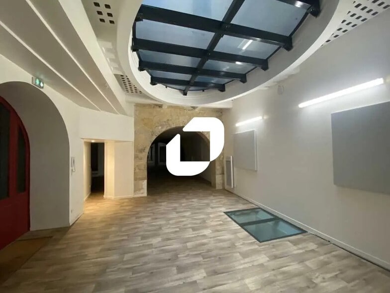 Office in Bordeaux for sale - Interior Photo - Image 1 of 15