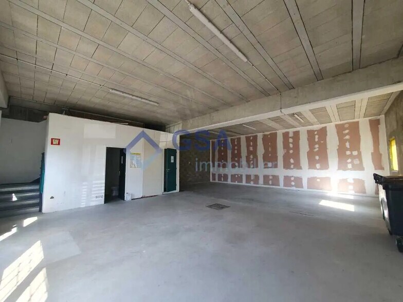 Flex in Bondoufle for lease - Interior Photo - Image 2 of 5