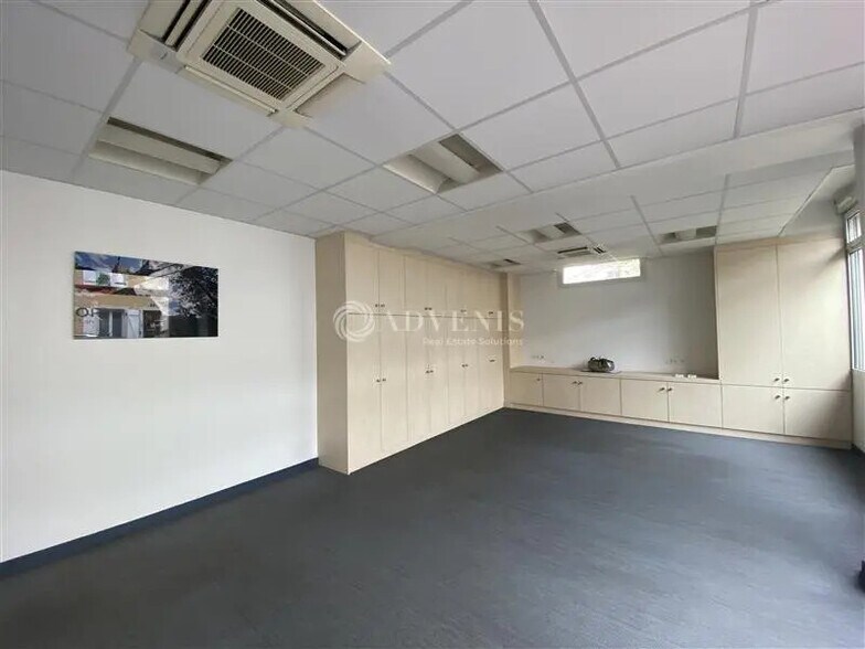 Office in Montrouge for sale - Interior Photo - Image 2 of 6