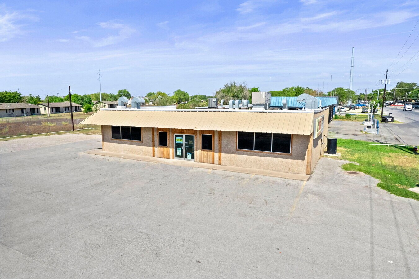 1209 South Main, Lockhart, TX 78644