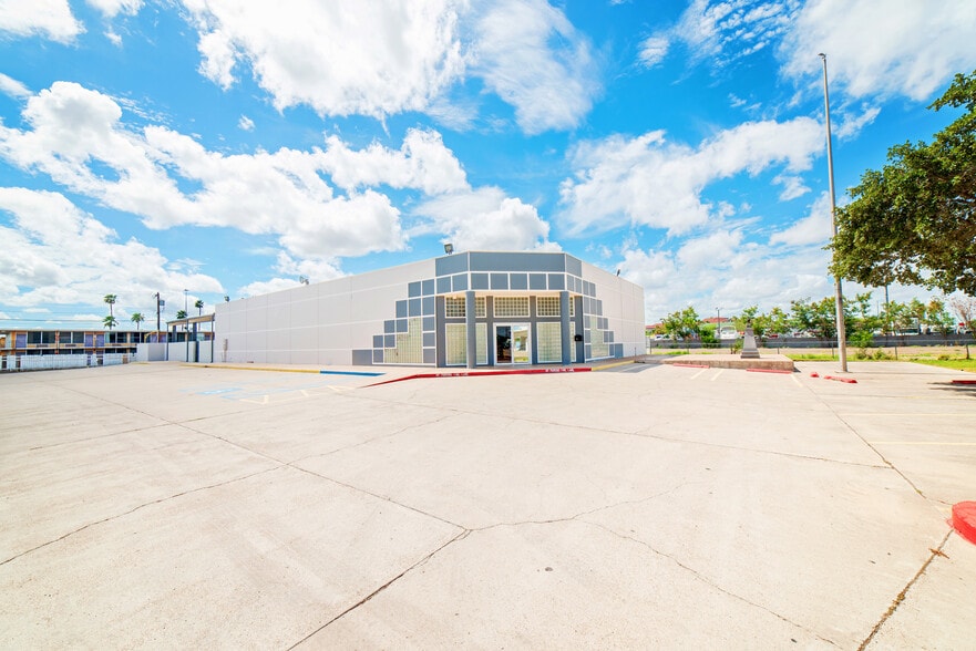 5219 Tesoro Plz, Laredo, TX for sale - Building Photo - Image 2 of 27