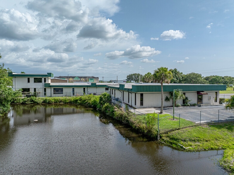 DMG Drive Investment portfolio of 2 properties for sale on LoopNet.com - Building Photo - Image 2 of 24