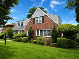 209-17 union tpke, Oakland Gardens NY - Office Space